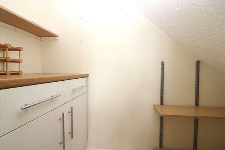 Sunbury Court, Shoeburyness, Southend-on-sea, Essex, SS3 - Photo 5