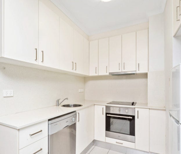 Stylish One-Bedroom Apartment in the Heart of Darwin City - Photo 3