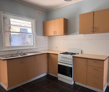 12 Dunbar Avenue, Sunshine, VIC, 3020 - Photo 5