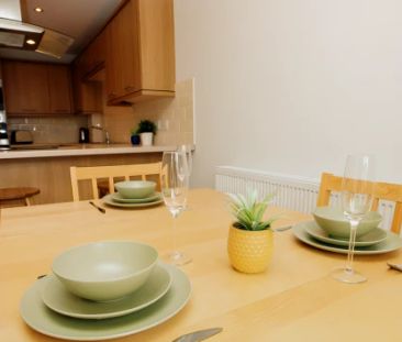 3 Bedrooms - Photo 1