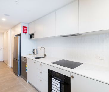 Fully Furnished Modern Executive One Bedroom Apartment - Photo 6