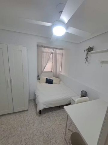 Avenida Blasco Ibáñez, Paterna, Valencian Community 46980 - Photo 4