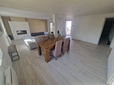 Location Maison 6 pièces 159m² MAGNY LES HAMEAUX 78114 - Photo 2