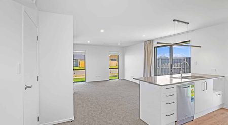 Fresh Two Bedroom Home! - Photo 2