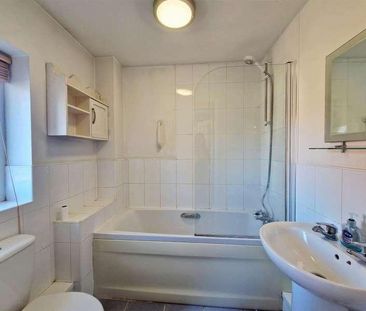 Pond Close, Fernwood, Newark, NG24 - Photo 3