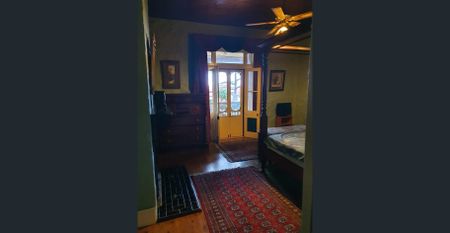 Studio sized rooms for rent in heritage Sandstone House on 2500sq metres - Photo 4