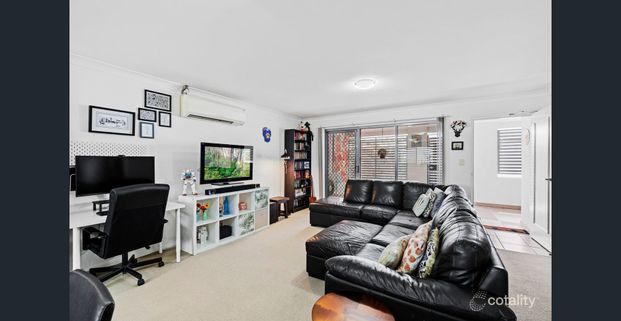 Perfect Location in the heart of Annerley Precinct - Photo 1