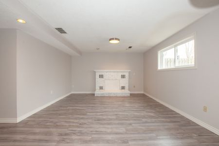 27 Rollins Dr, Welland - 2 Bedroom Lower Unit - Photo 5