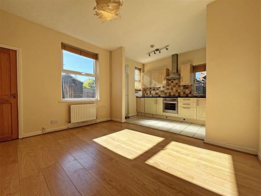 2 bedroom Semi-detached house to rent - Photo 1