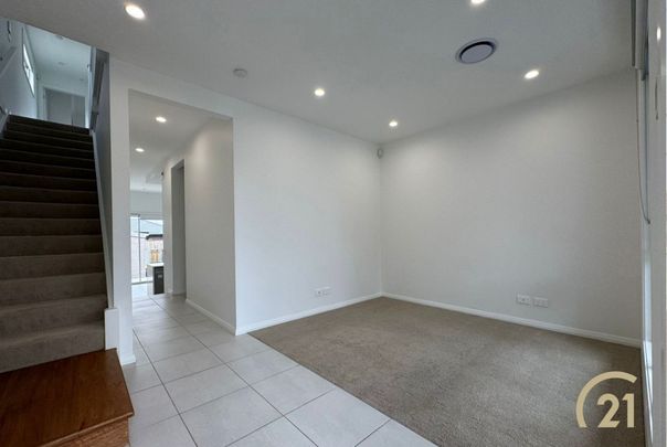 Modern 3 Bedroom Family Home&excl; - Photo 1
