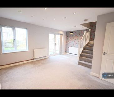 3 bedroom semi-detached house to rent - Photo 2