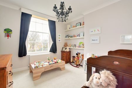 2 Bed Flat, Shooters Hill Road, SE3 - Photo 4