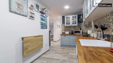 Beautifully renovated 3-bedroom apartment for rent in Poblats Marítims - Photo 5