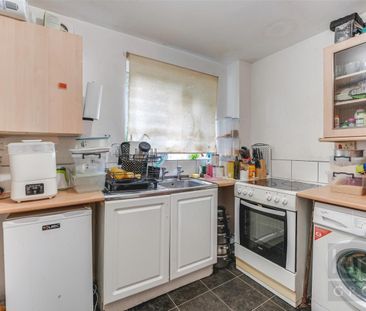 1 Bedroom Flat - Ground Floor To Let - Photo 2