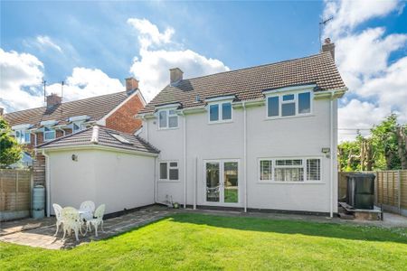 4 bedroom detached house to rent - Photo 3