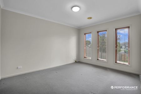 7 Lawson Pl, Burnside Heights VIC 3023 - House For Rent | Domain - Photo 4
