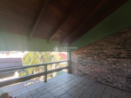 Casa com 3 quartos e 269m² para alugar em Moinhos de Vento, Canoas. - Foto 2