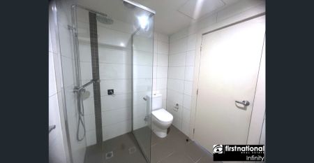 Excellent Location, Great size, Convenience is the key - Photo 3