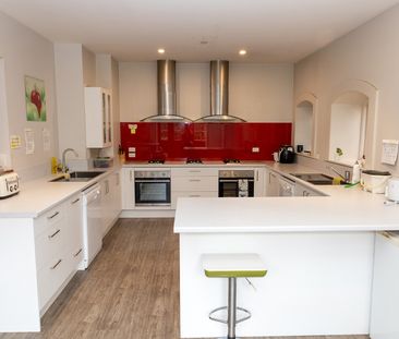 Convenient Campus Living - Photo 3