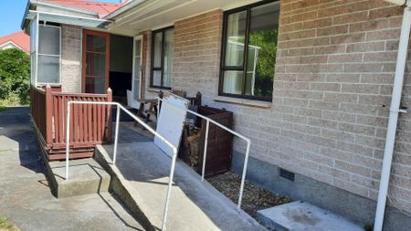 Family living at England!! - Photo 5