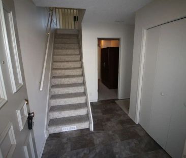 Spacious 3-Bedroom Townhouse — 3 Bedrooms+ Den Townhouse - Photo 1