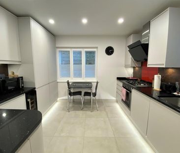 Shaftesbury Road, Woking, GU22 - Photo 2