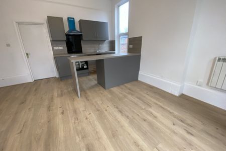 Auckland Road, DONCASTER - Photo 2