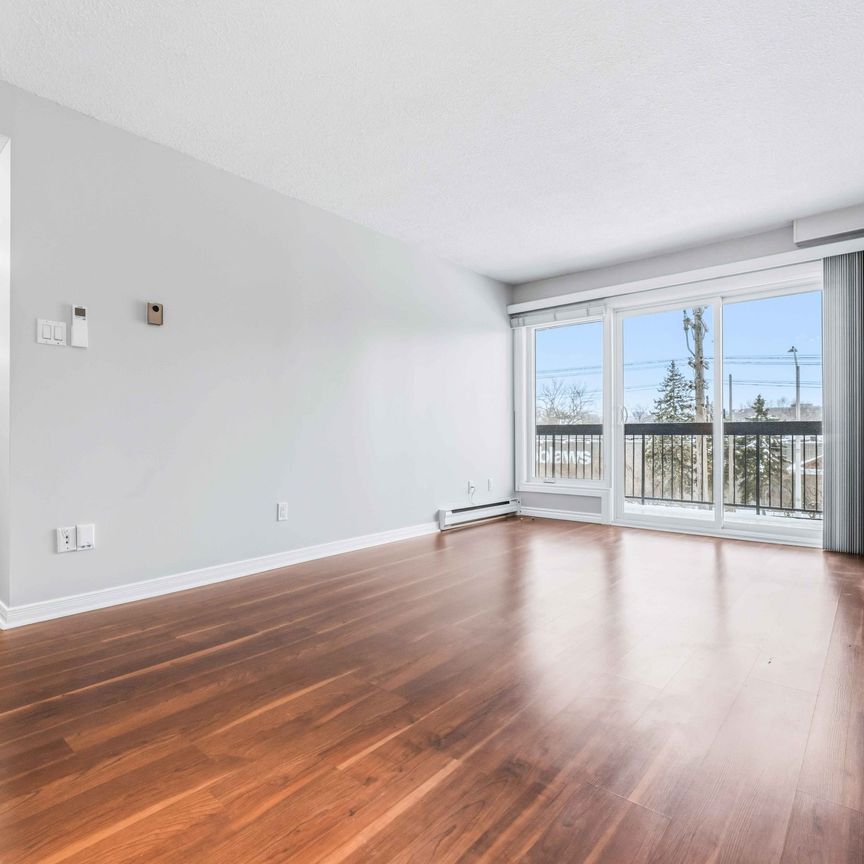 Spacious Two-Bedroom Condo for Rent Near Rideau River - Photo 1