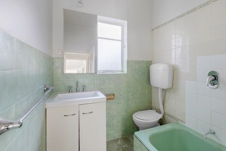 2/2 Trafalgar Road, Camberwell - Photo 4