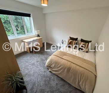 6 Bedroom Mid Terraced House for rent in Ash Gardens - Photo 2