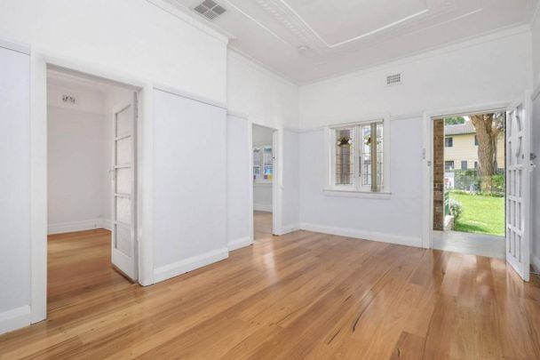 Quality Renovated 3 Bedroom Family Home ~ Quiet Location - Photo 1