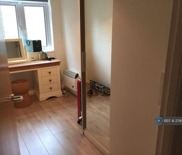 2 bedroom flat to rent - Photo 4