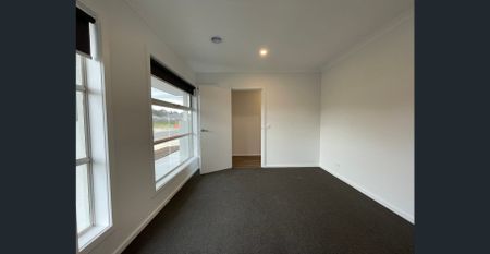THREE BEDROOM HOME - LOW MAINTENANCE! - Photo 3