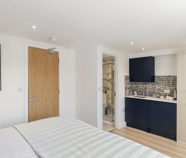 1 bedroom in a house share to rent - Photo 3