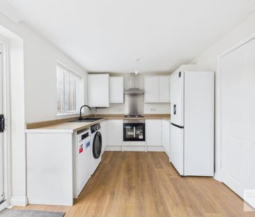 3 bedroom semi-detached house to rent - Photo 6