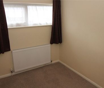 3 bed terraced house to let in Hornchurch - Photo 6