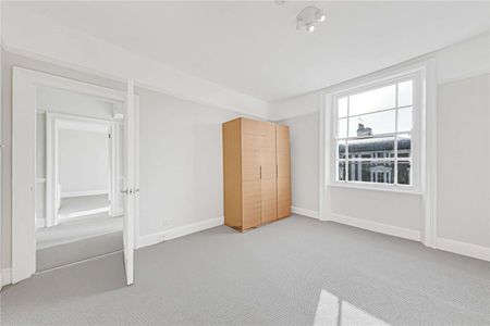 Top floor two bedroom set in the heart of St. John's Wood. - Photo 2