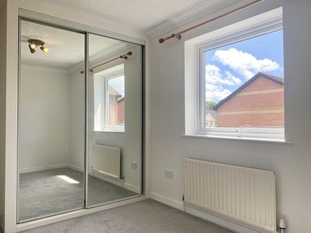 2 bedroom end of terrace house to rent - Photo 3