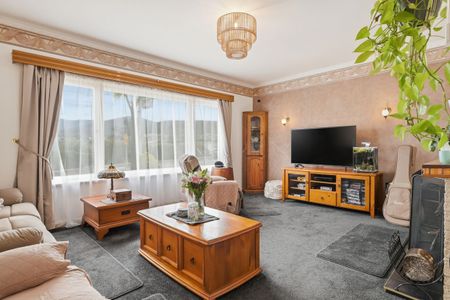 Tidy 3 Bedroom Home in a great location - Photo 3