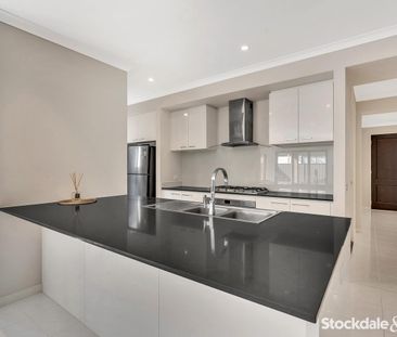 Luxury Henley Living in a Prime Craigieburn Location - Photo 6