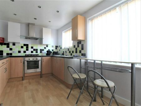 House share to rent on - Photo 3