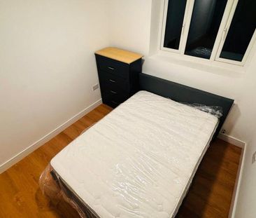 8 bedroom semi-detached house to rent - Photo 5