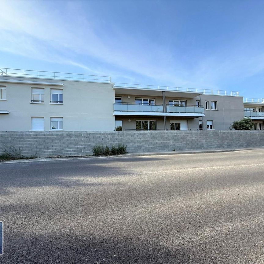 Location Appartement 3 pièces 62m² LES ANGLES 30133 - Photo 1