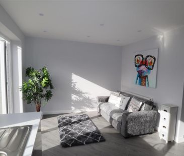 2 bedroom semi-detached bungalow to rent - Photo 5