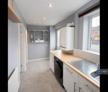 2 bedroom semi-detached house to rent - Photo 5