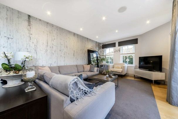 Holly Close, Lower Sunbury, TW16 - Photo 1