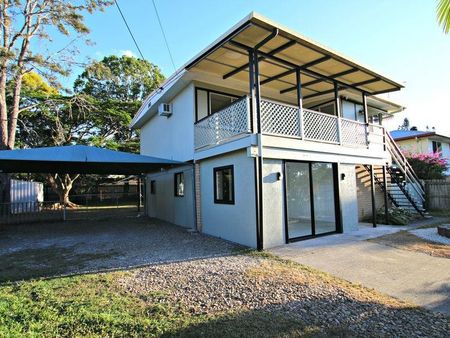 GREAT FAMILY HOME WITH DUAL LIVING POTENTIAL - Photo 3