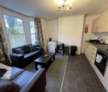 3 bedroom flat to rent - Photo 6