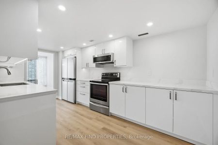 30 Wellington Street E #1702 - Photo 3