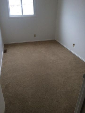 Freshly Painted 3 Bedroom Townhome – $1,700/month - Photo 3